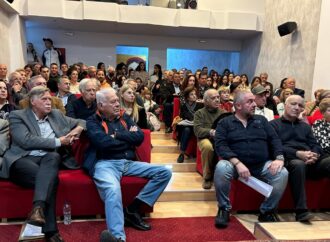 Ο Μίκης και οι «καλλιτέχνες» των γηπέδων