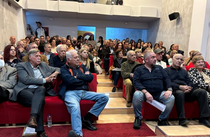 Ο Μίκης και οι «καλλιτέχνες» των γηπέδων